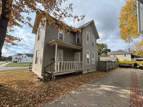 937 Alpine, Grand Rapids, MI 49504