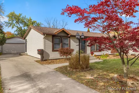 1525 Lenox, Grand Rapids, MI 49506