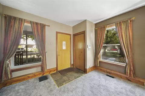 Entry Way - 615 St Clair, Jackson, MI 49202 photo 1 of 2