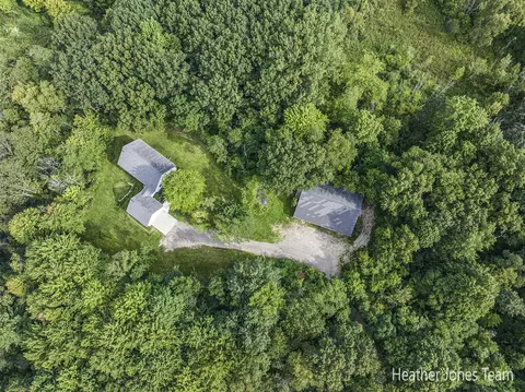 8475 Squires, Rockford, MI 49341