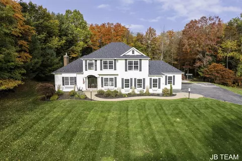 6427 Oakridge, Holland, MI 49423