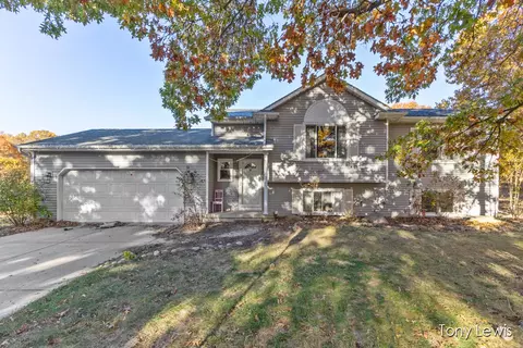 1233 Cumberland, Lowell, MI 49331