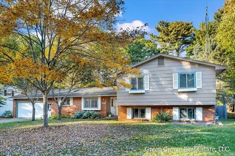 2474 Hathaway, Norton Shores, MI 49441
