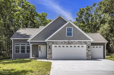 2041 Dakota, Hastings, MI 49058