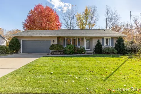 5944 Alcove, Belmont, MI 49306