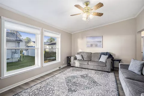 Living - 551 Maple Ln, Coldwater, MI 49036 photo 5 of 7