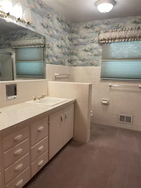Bath - 5920 Riverside, Jackson, MI 49201 photo 1 of 9