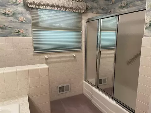 Bath - 5920 Riverside, Jackson, MI 49201 photo 4 of 9