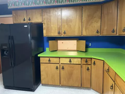 Kitchen - 5920 Riverside, Jackson, MI 49201 photo 8 of 9