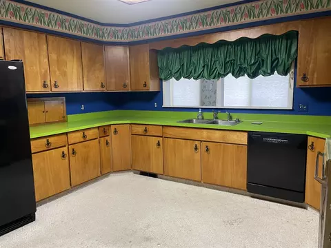 Kitchen - 5920 Riverside, Jackson, MI 49201 photo 2 of 9