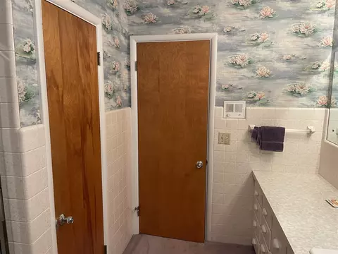 Bath - 5920 Riverside, Jackson, MI 49201 photo 7 of 9