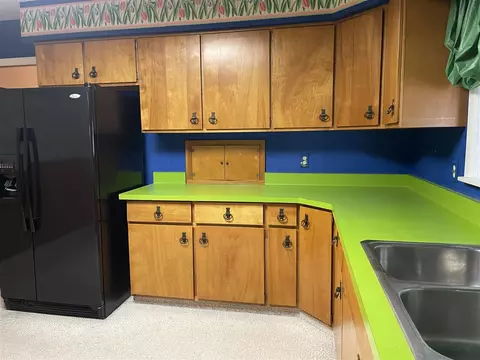 Kitchen - 5920 Riverside, Jackson, MI 49201 photo 7 of 9