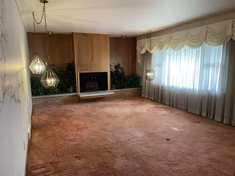 Living - 5920 Riverside, Jackson, MI 49201 photo 3 of 13