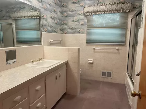 Bath - 5920 Riverside, Jackson, MI 49201 photo 2 of 9