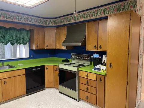 Kitchen - 5920 Riverside, Jackson, MI 49201 photo 4 of 9