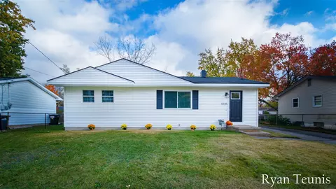 5725 Cheshire, Portage, MI 49002