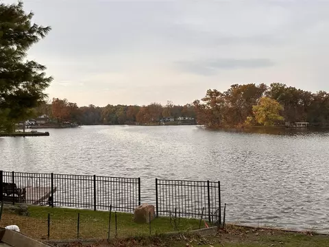11474 Riverbank, Pinckney, MI 48169