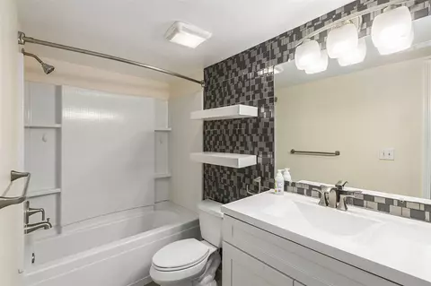 Bath - 109 Fieldcrest #101, Ann Arbor, MI 48103 photo 1 of 1