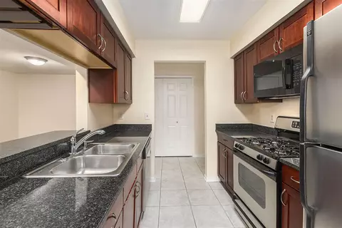 Kitchen - 109 Fieldcrest #101, Ann Arbor, MI 48103 photo 2 of 2