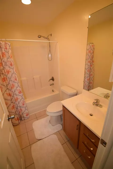Bath - 28058 Leroy, Romulus, MI 48174 photo 1 of 1