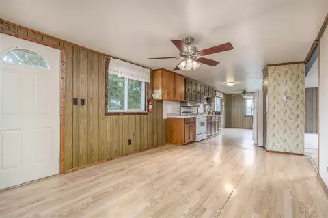 Living - 372 13th, Plainwell, MI 49080 photo 4 of 5