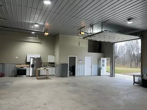 Kitchen - 9696 10th, Remus, MI 49340 photo 2 of 3
