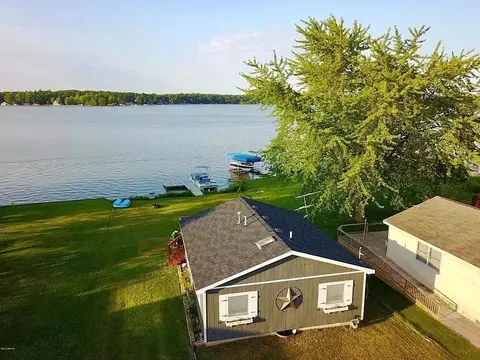 863 Hess Lk, Grant, MI 49327