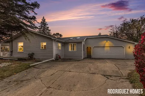 103 W Benson, Hastings, MI 49058