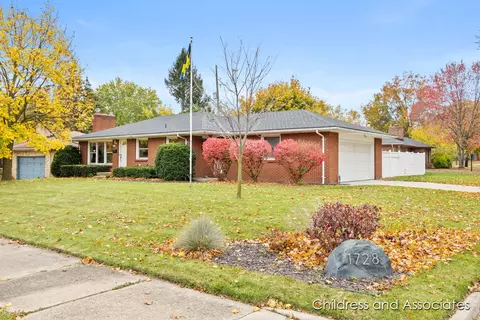 1728 Lake Michigan, Grand Rapids, MI 49504