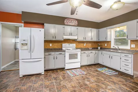 Kitchen - 495 Grove, Constantine, MI 49042 photo 1 of 1