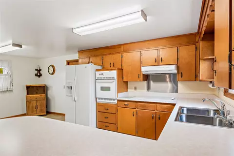 Kitchen - 5 Pine, Three Oaks, MI 49128 photo 1 of 2