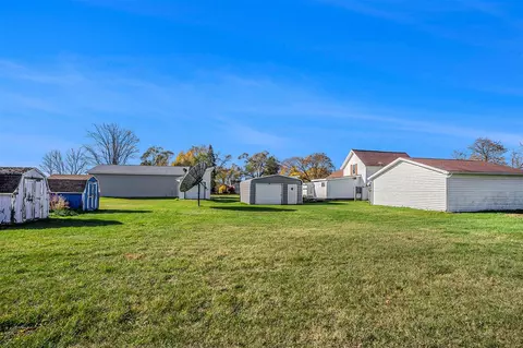 Exterior - 204 E Clay, Ithaca, MI 48847 photo 5 of 7