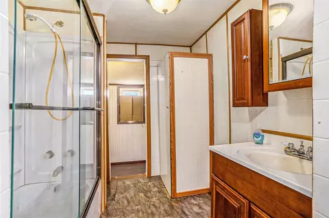 Bath - 204 E Clay, Ithaca, MI 48847 photo 1 of 3