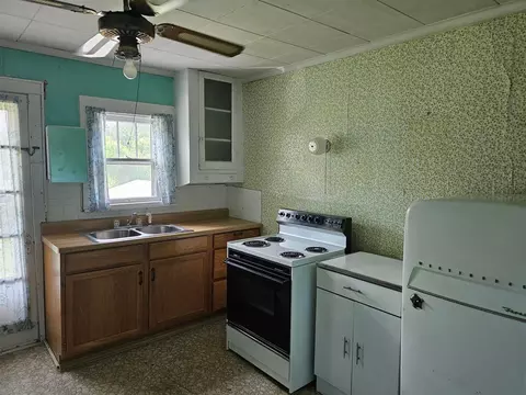Kitchen - 1236 Longfellow, Jackson, MI 49202 photo 3 of 3