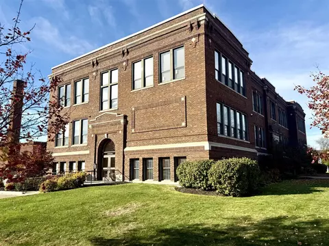 460 Broadway #307, South Haven, MI 49090