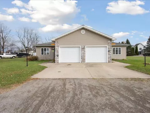 1617-1619 Wolf Lk, Grass Lake, MI 49240