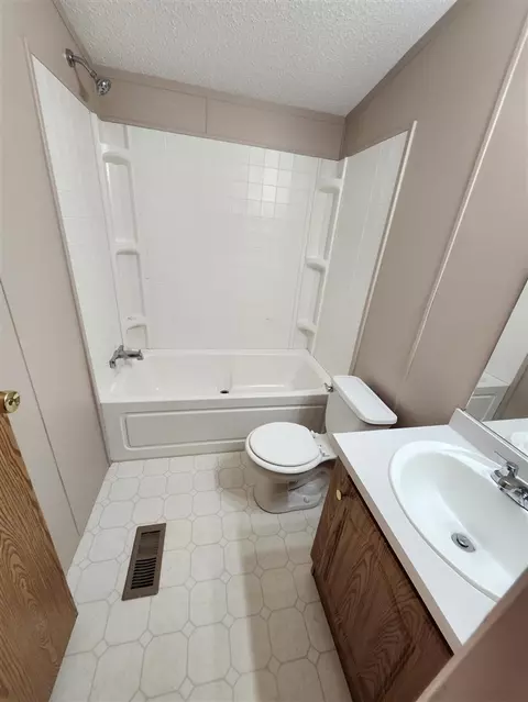 Bath - 255 E Skyline, Roscommon, MI 48653 photo 5 of 5
