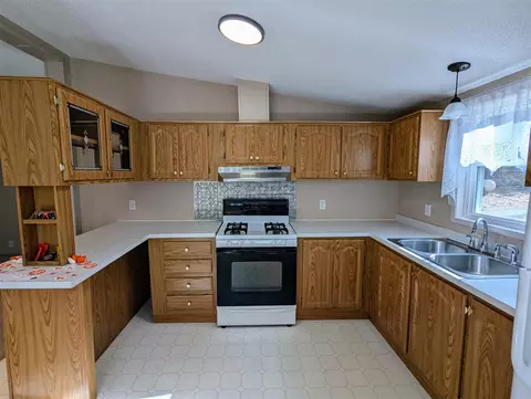 Kitchen - 255 E Skyline, Roscommon, MI 48653 photo 3 of 5