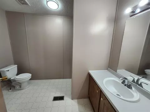 Bath - 255 E Skyline, Roscommon, MI 48653 photo 3 of 5