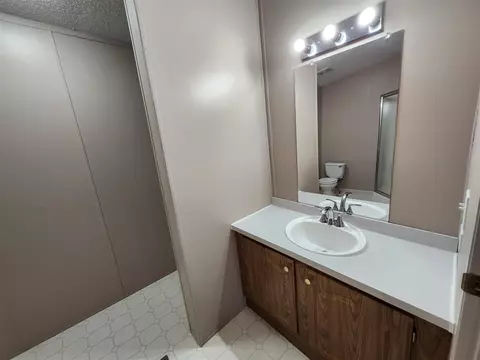 Bath - 255 E Skyline, Roscommon, MI 48653 photo 1 of 5