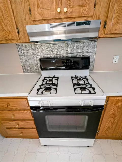 Kitchen - 255 E Skyline, Roscommon, MI 48653 photo 4 of 5