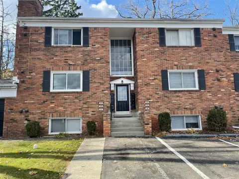 31831 Grand Riv #2, Farmington, MI 48336