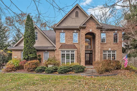 8022 Alta Vis, Pinckney, MI 48169