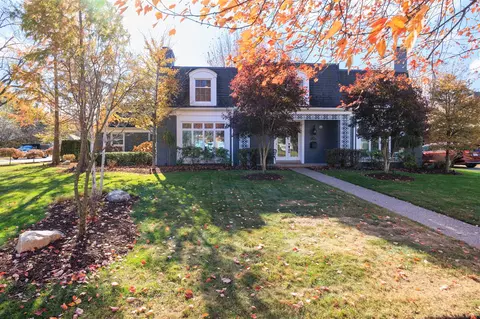 799 Lochmoor, Grosse Pointe Woods, MI 48236
