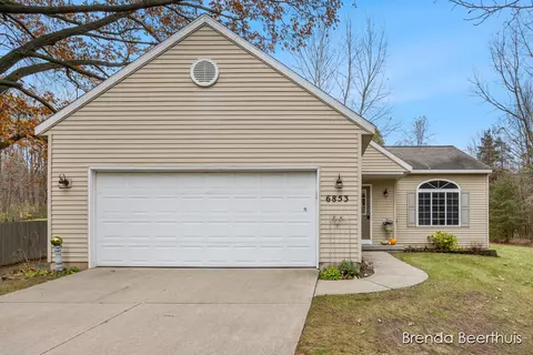 6853 Whispering Frst, Cedar Springs, MI 49319