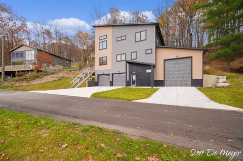 Exterior - 7116 Larned, Belding, MI 48809 photo 2 of 6