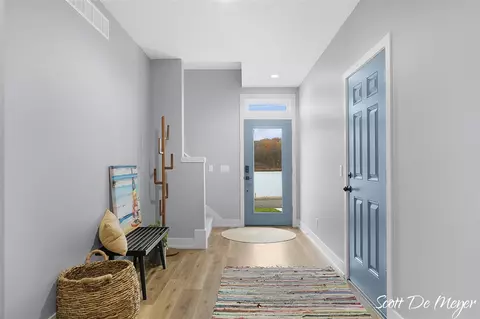 Entry Way - 7116 Larned, Belding, MI 48809 photo 2 of 6