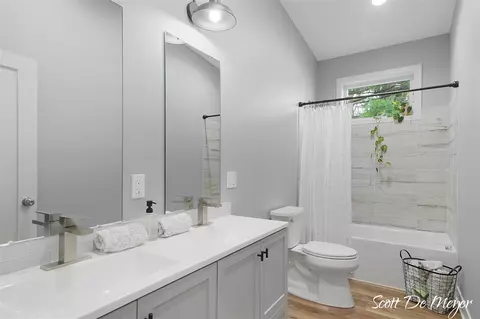 Bath - 7116 Larned, Belding, MI 48809 photo 3 of 6