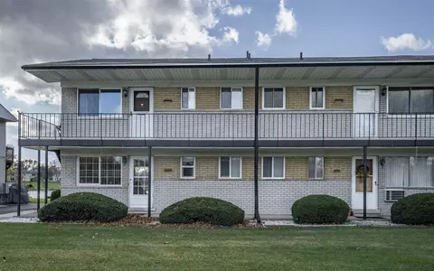 26945 Milford #34, South Lyon, MI 48178