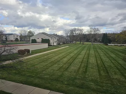779 Clubhouse #27, Ypsilanti, MI 48197